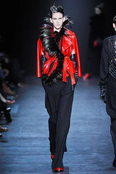 Look 19